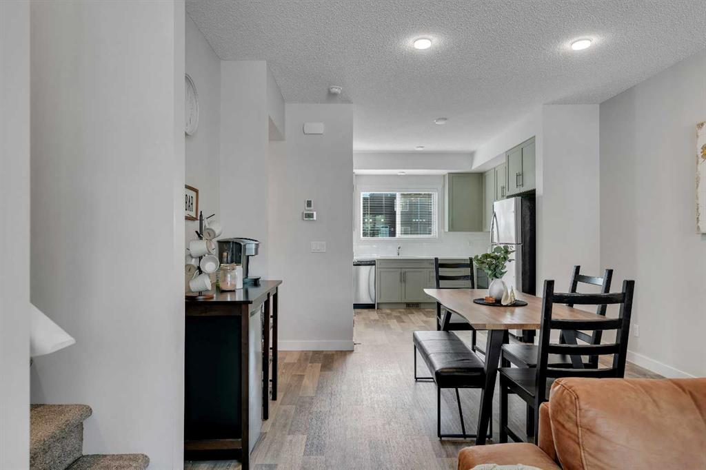 24 Carringvue Way NW