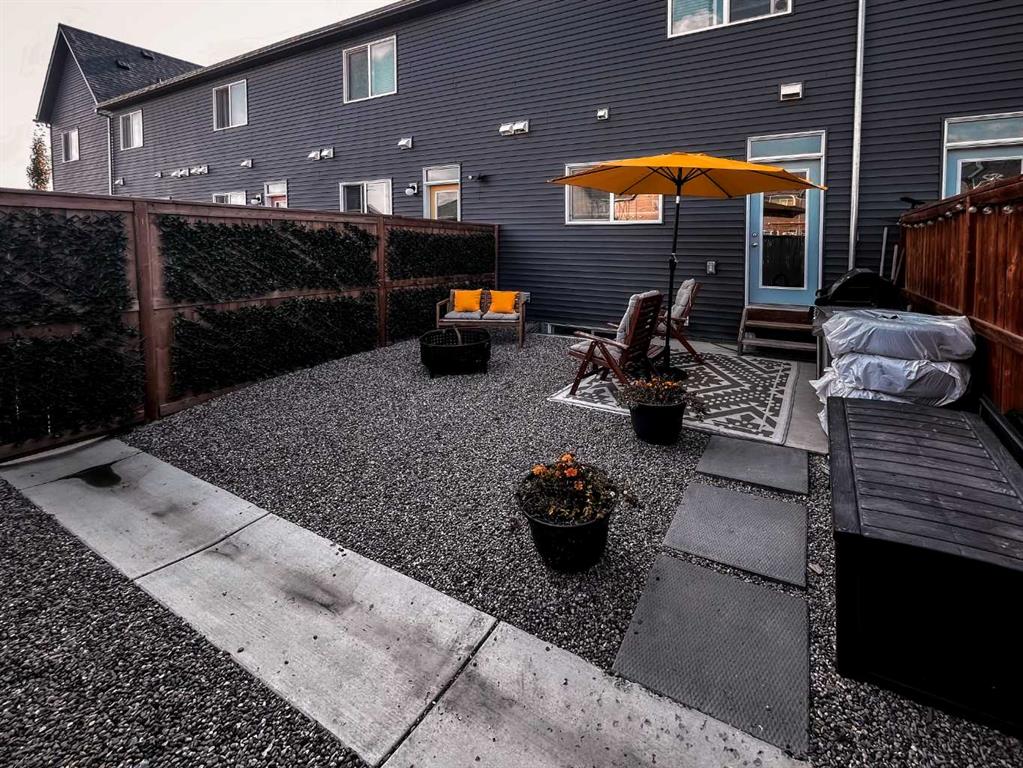 24 Carringvue Way NW