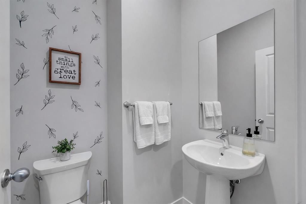 24 Carringvue Way NW