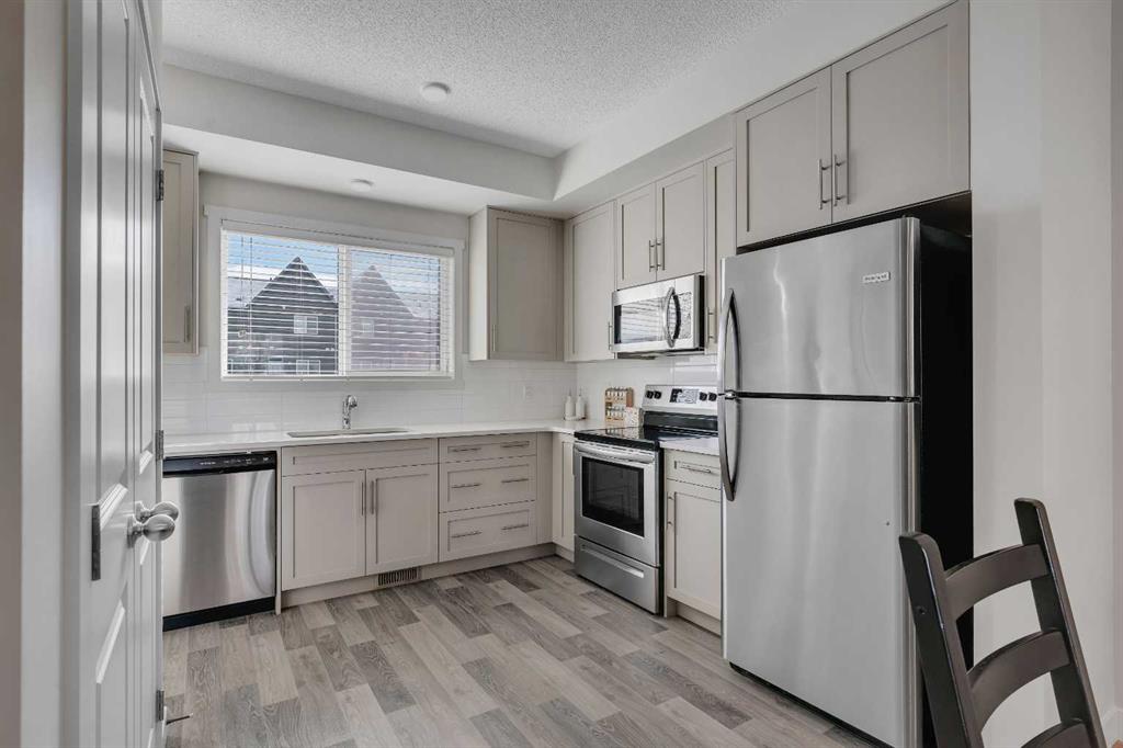 24 Carringvue Way NW