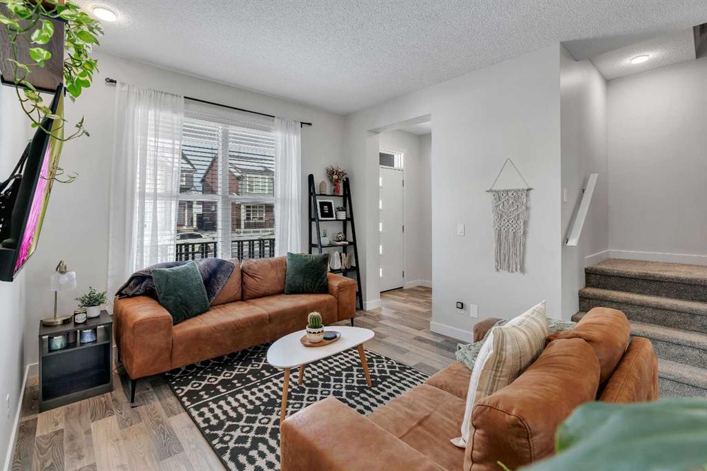 24 Carringvue Way NW