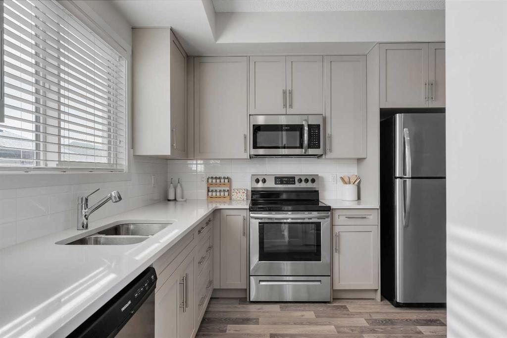 24 Carringvue Way NW