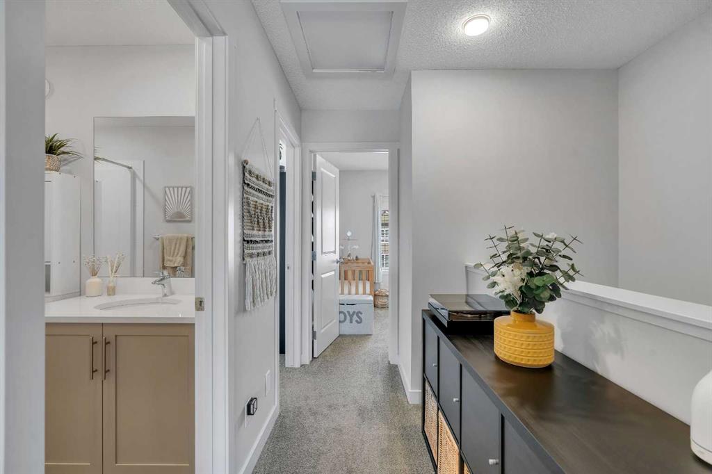 24 Carringvue Way NW