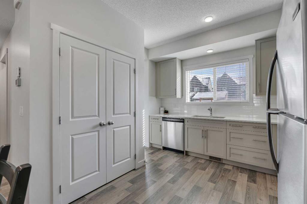 24 Carringvue Way NW