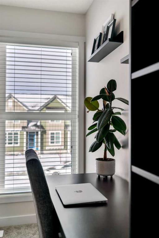 24 Carringvue Way NW