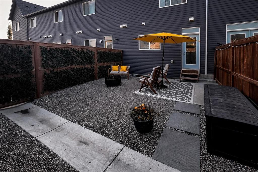 24 Carringvue Way NW