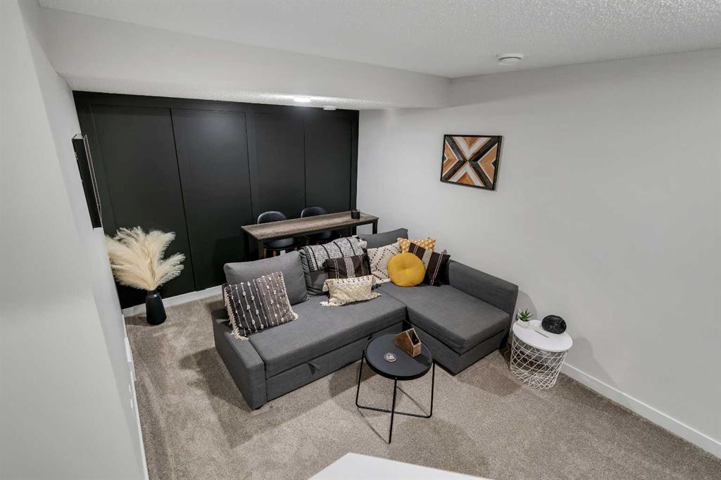 24 Carringvue Way NW