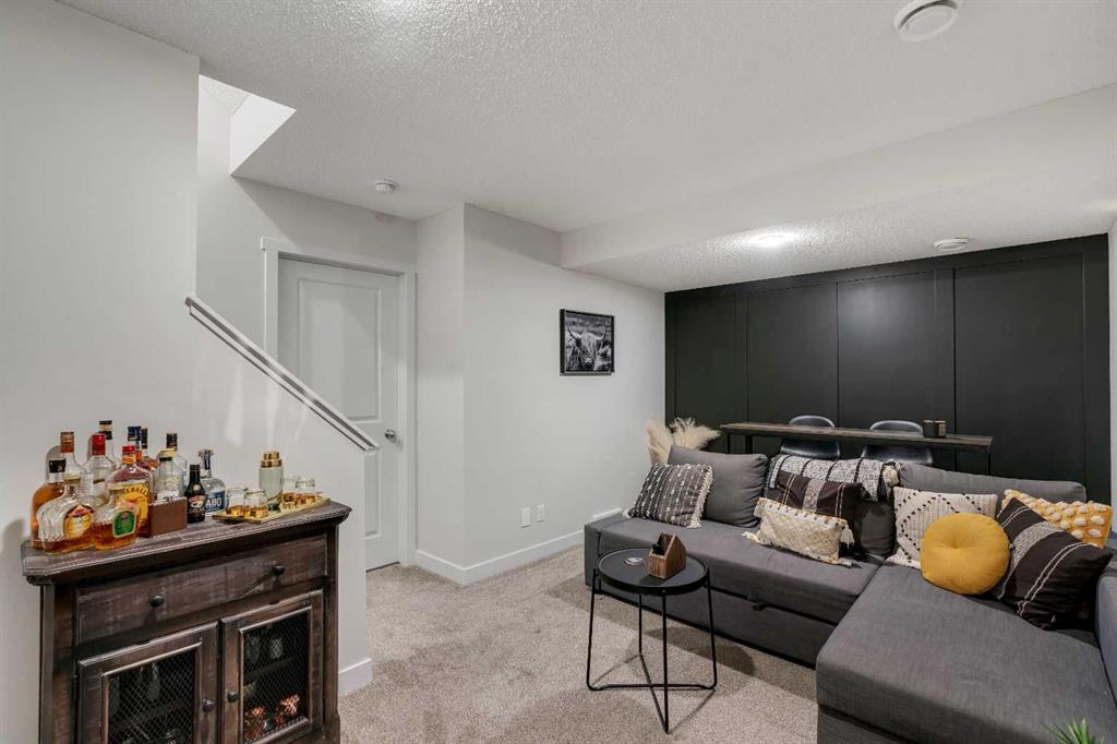 24 Carringvue Way NW