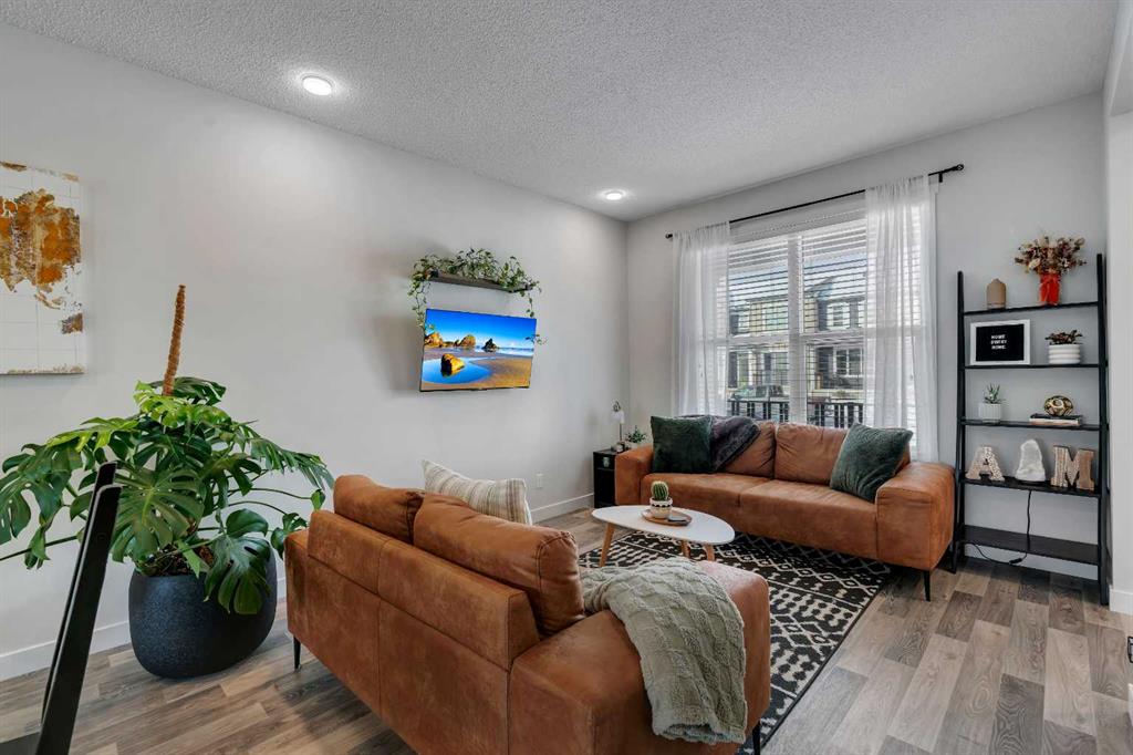 24 Carringvue Way NW