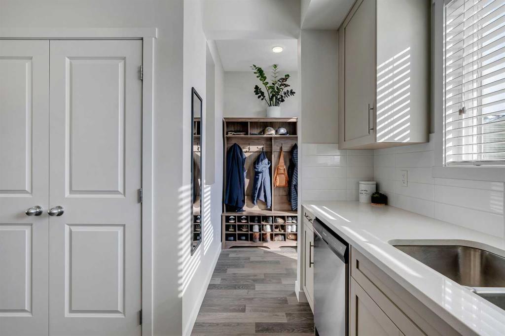 24 Carringvue Way NW