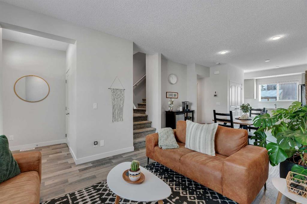 24 Carringvue Way NW