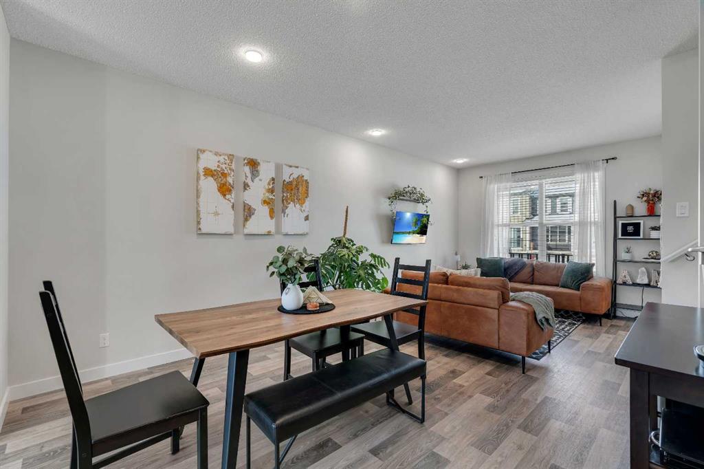 24 Carringvue Way NW