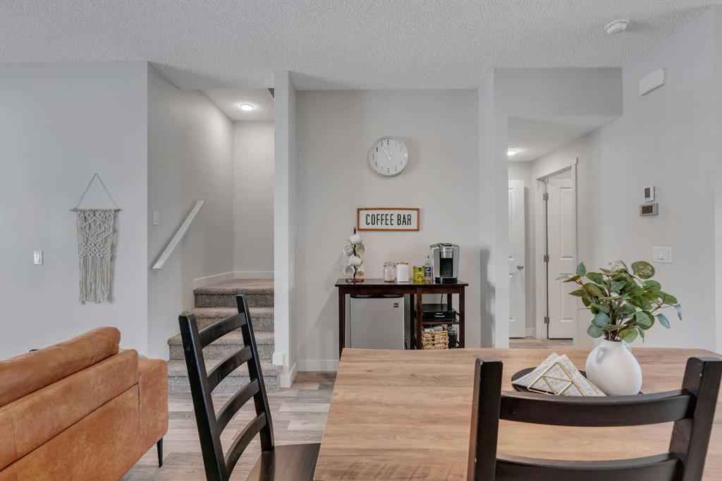 24 Carringvue Way NW