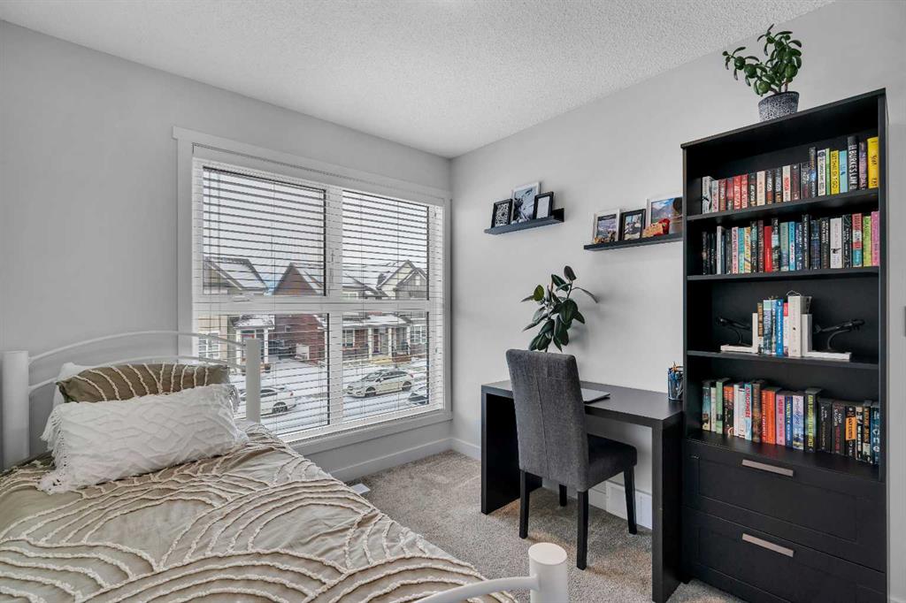 24 Carringvue Way NW