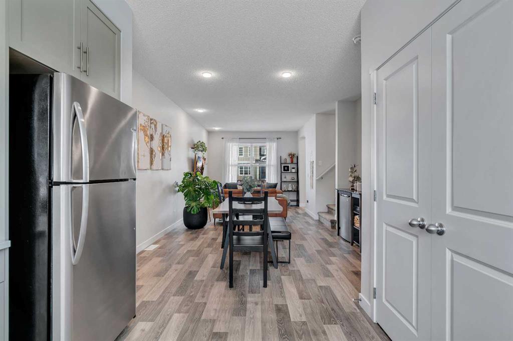 24 Carringvue Way NW