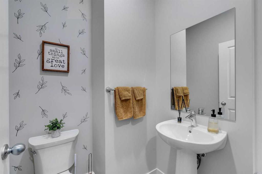 24 Carringvue Way NW