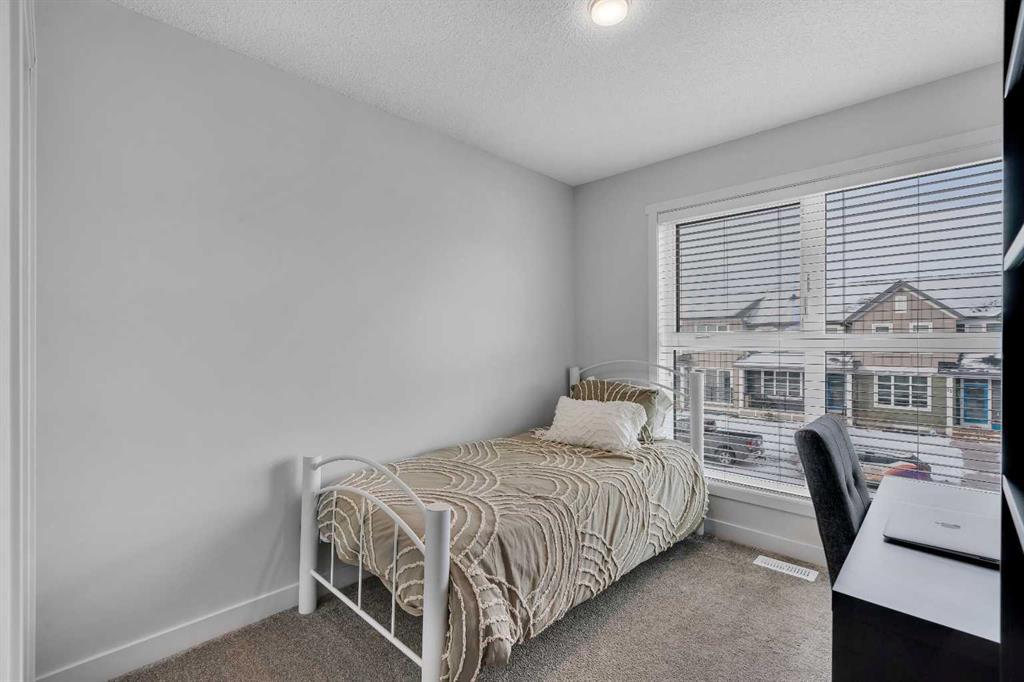 24 Carringvue Way NW