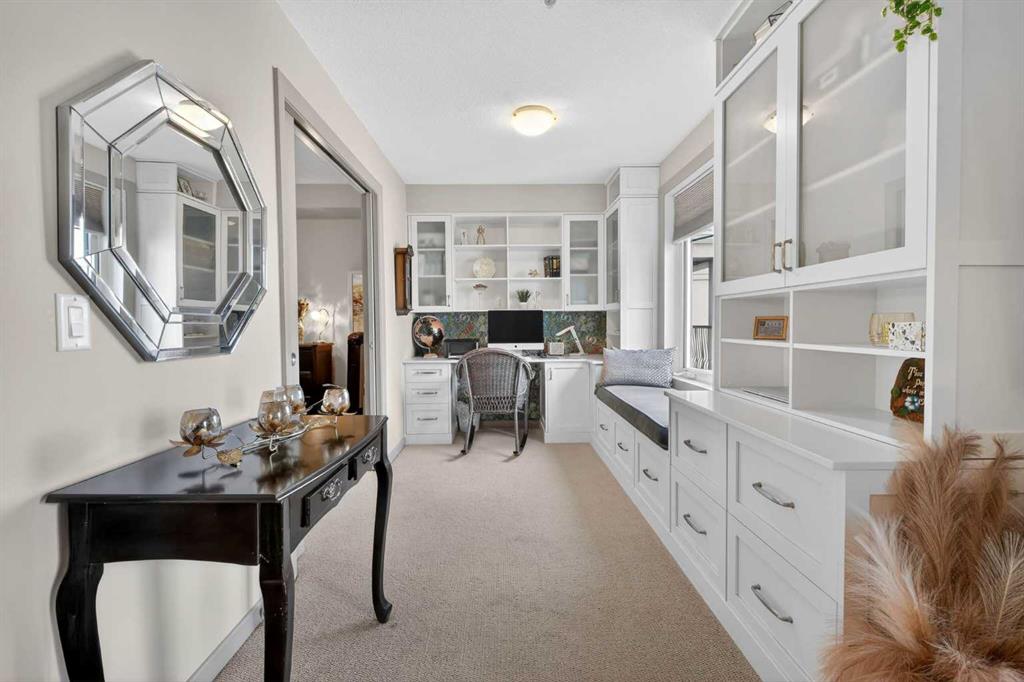 310 Mckenzie Towne Gate SE Unit: 3302