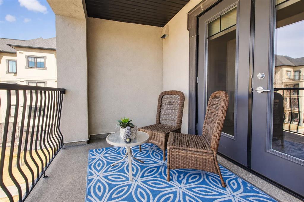 310 Mckenzie Towne Gate SE Unit: 3302