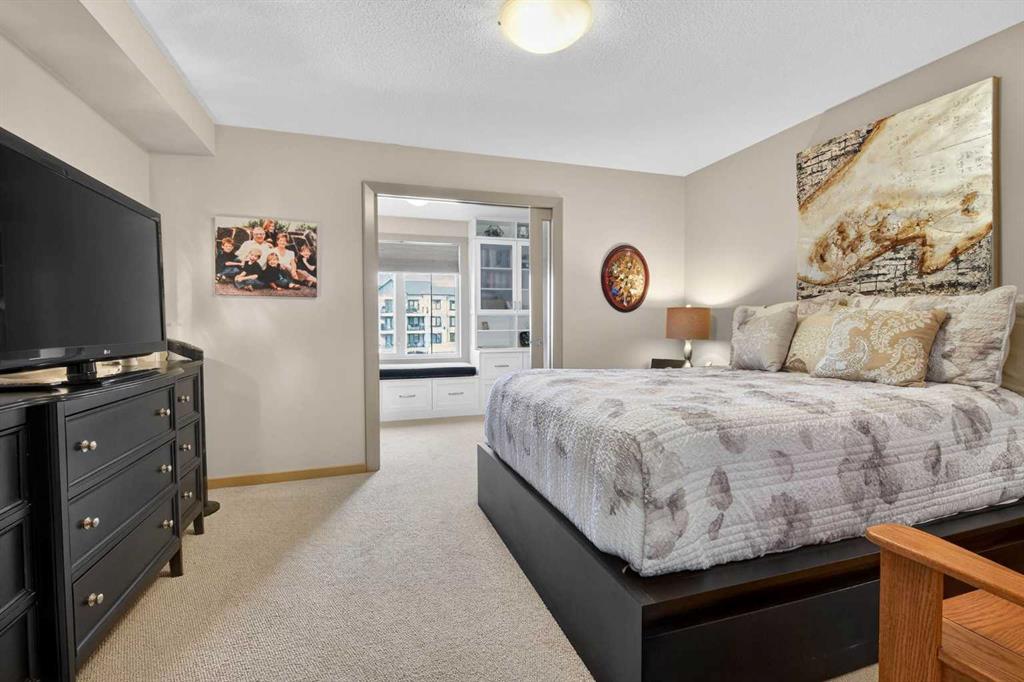 310 Mckenzie Towne Gate SE Unit: 3302