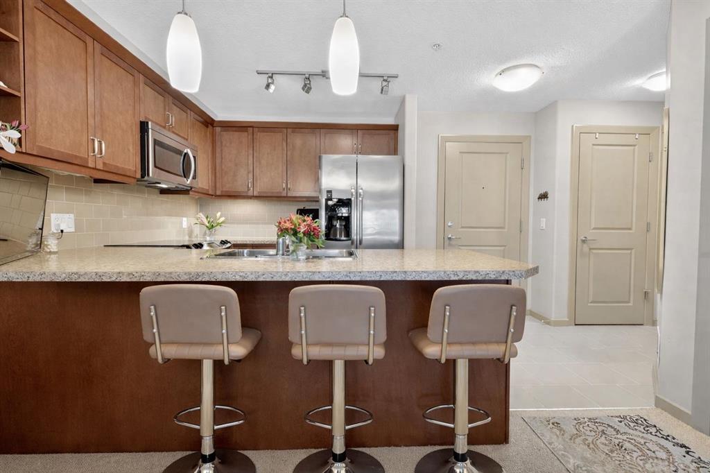 310 Mckenzie Towne Gate SE Unit: 3302