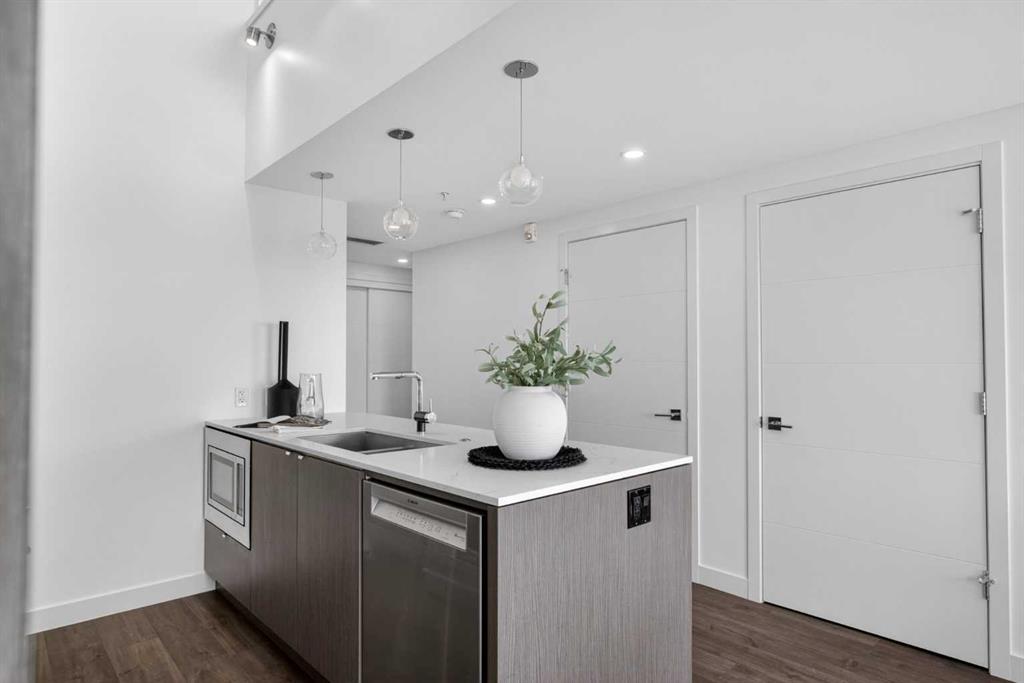 3450 19 Street SW Unit: 402