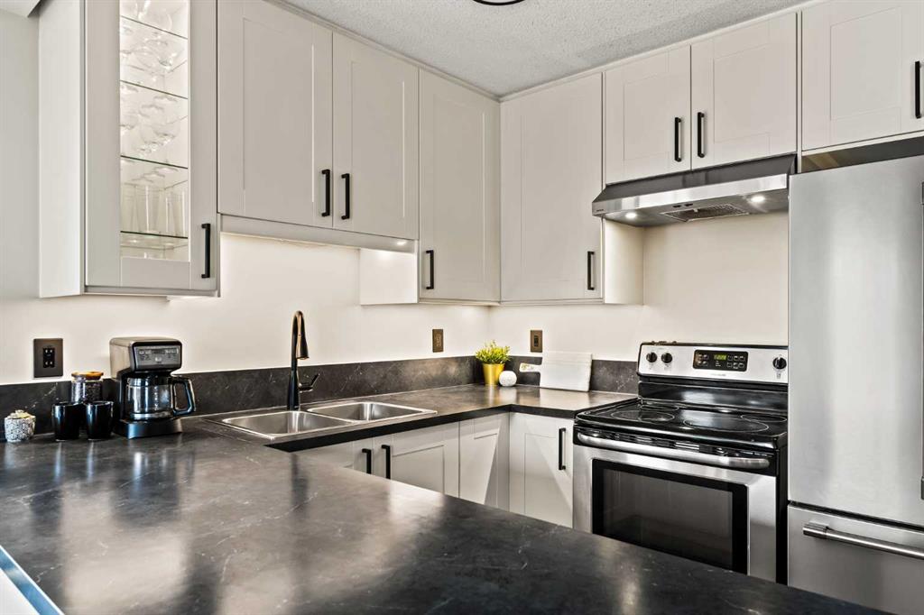 101 Country Hills Villas NW