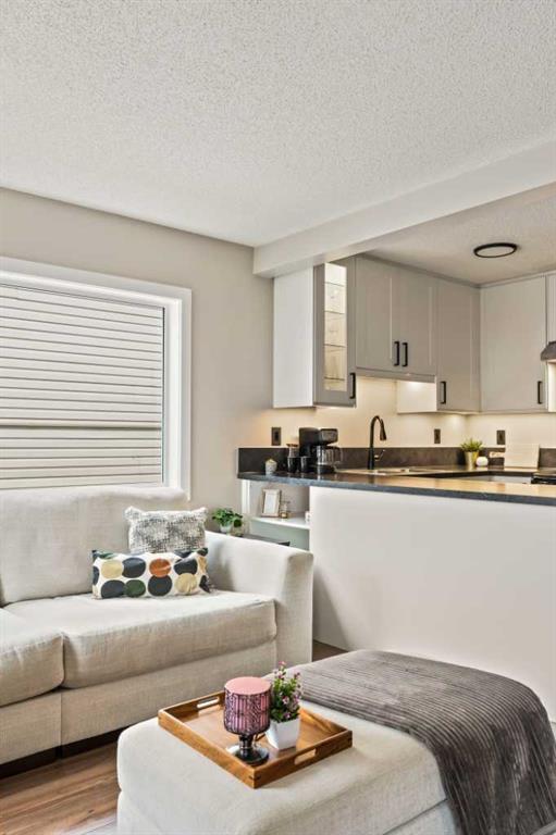 101 Country Hills Villas NW