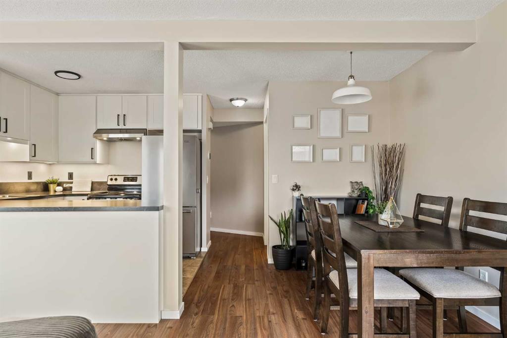 101 Country Hills Villas NW
