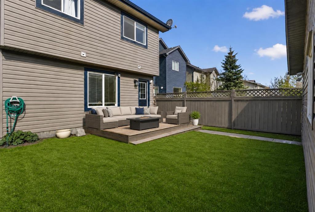 160 Citadel Bluff Close NW