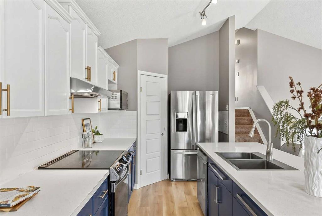 160 Citadel Bluff Close NW