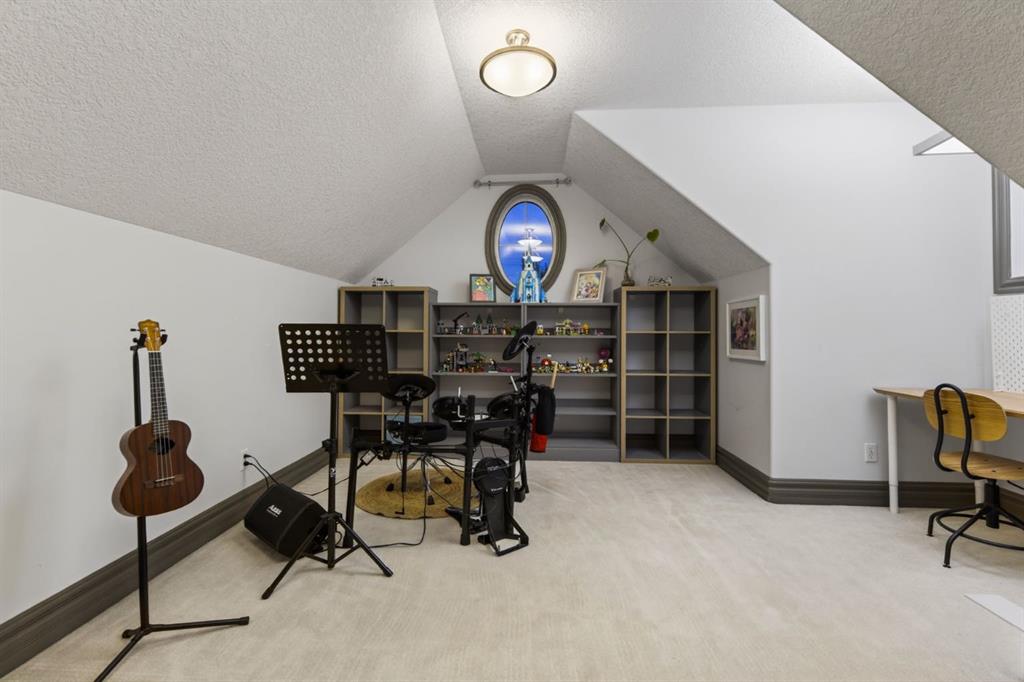 159 Discovery Ridge Way SW