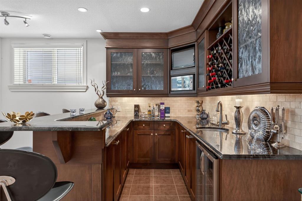 32 Aspen Meadows Manor SW