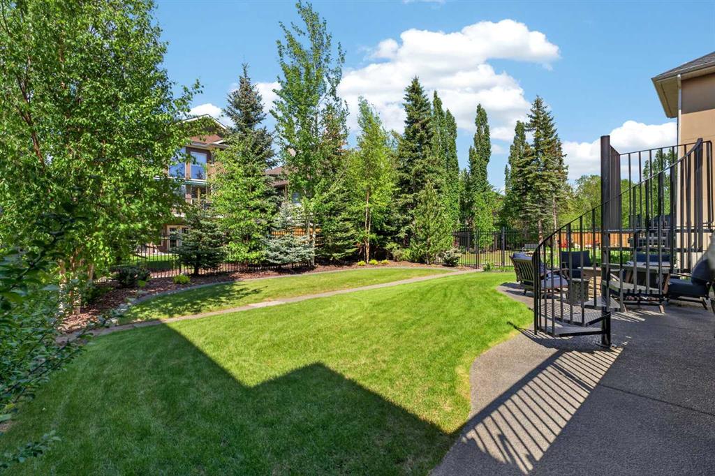 32 Aspen Meadows Manor SW