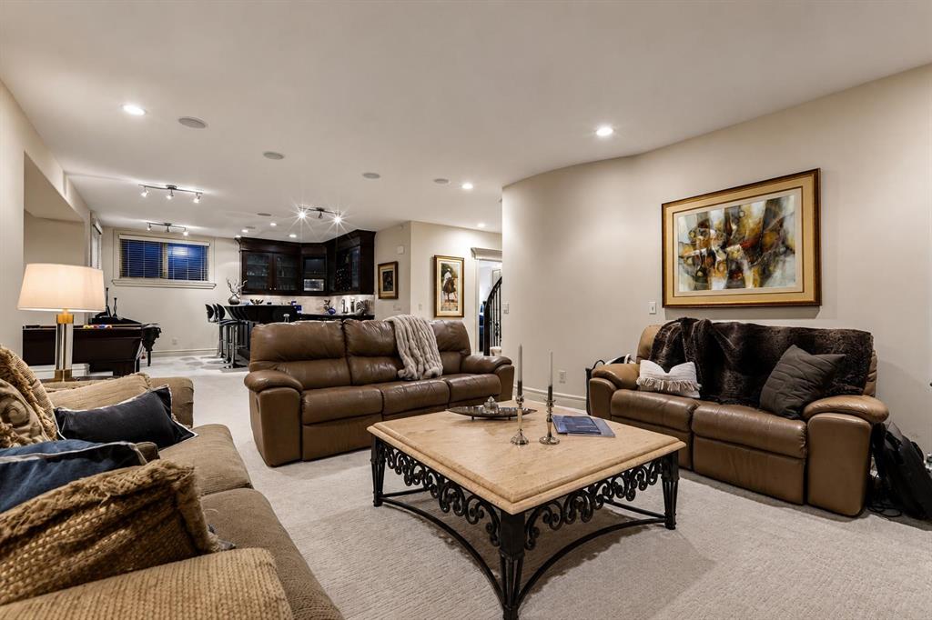 32 Aspen Meadows Manor SW