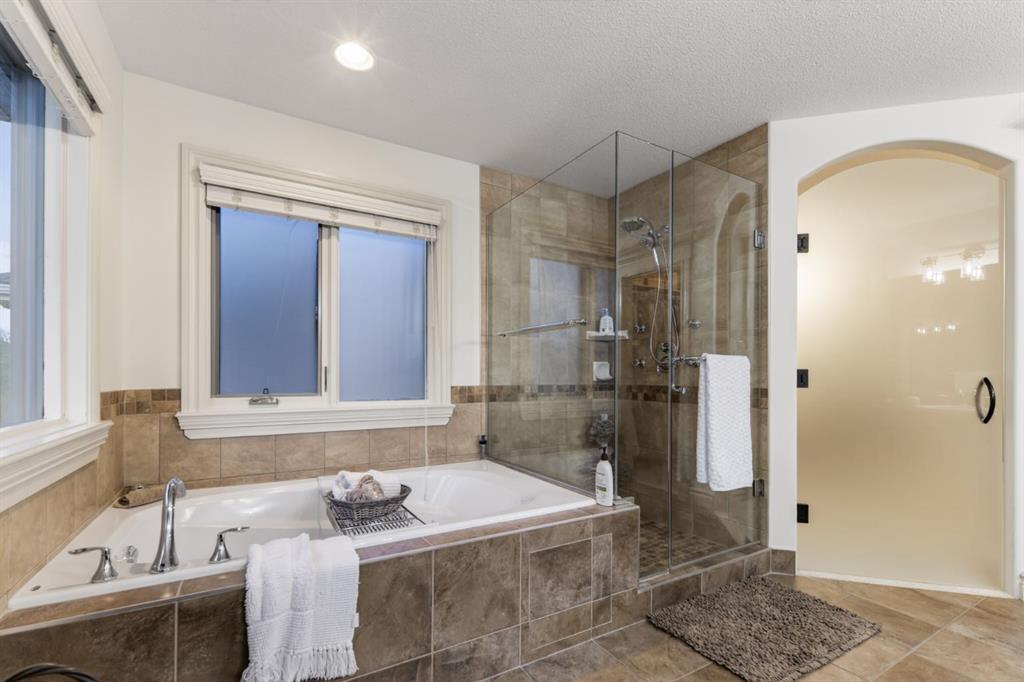 32 Aspen Meadows Manor SW