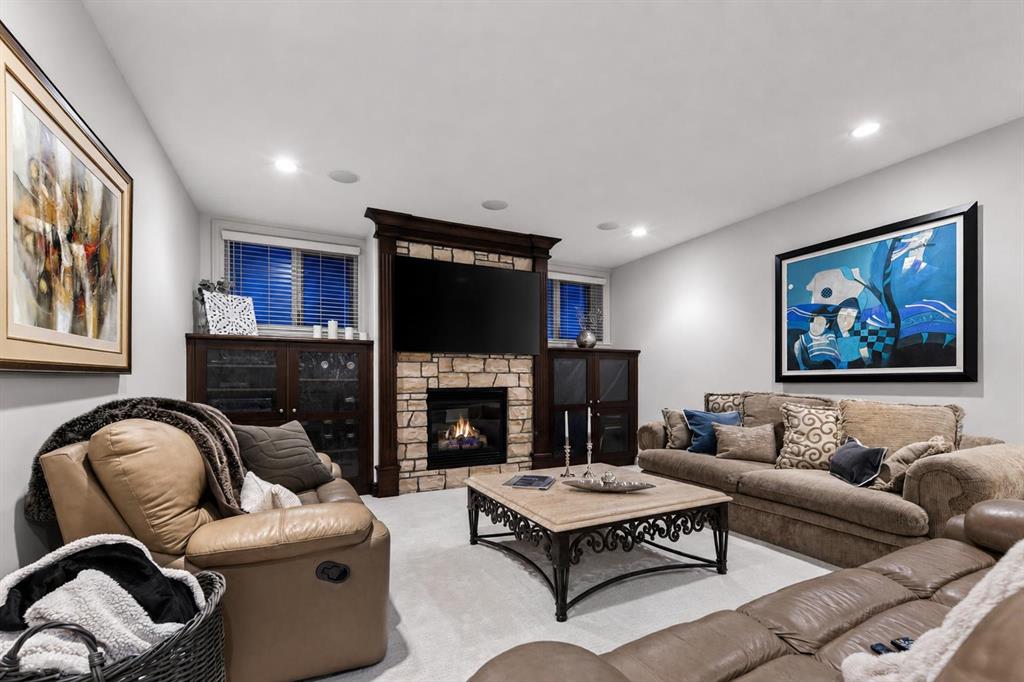 32 Aspen Meadows Manor SW