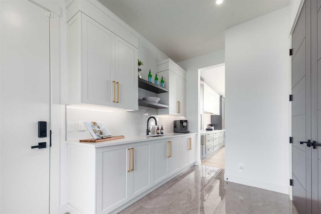 61 Silverhorn Boulevard