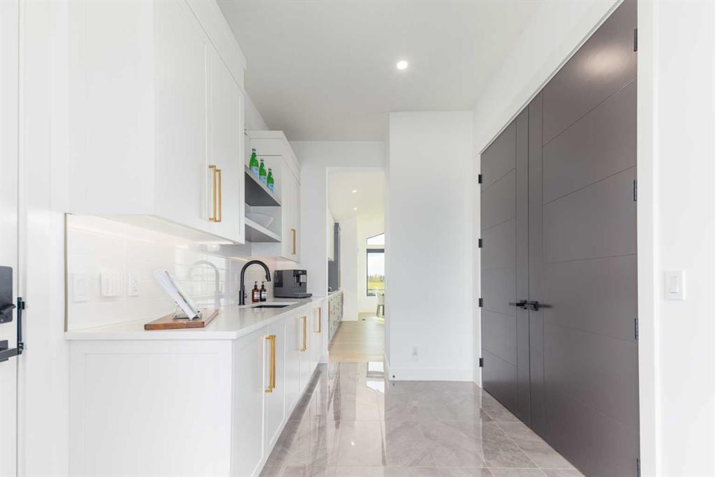 61 Silverhorn Boulevard