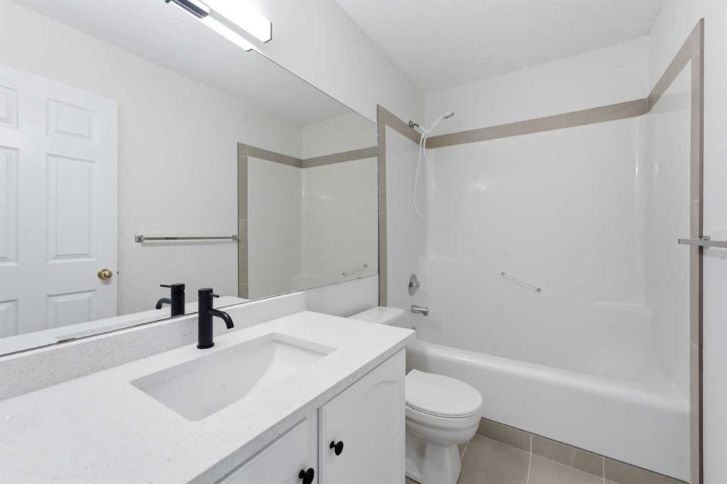 2132 35 Avenue SW Unit: 2