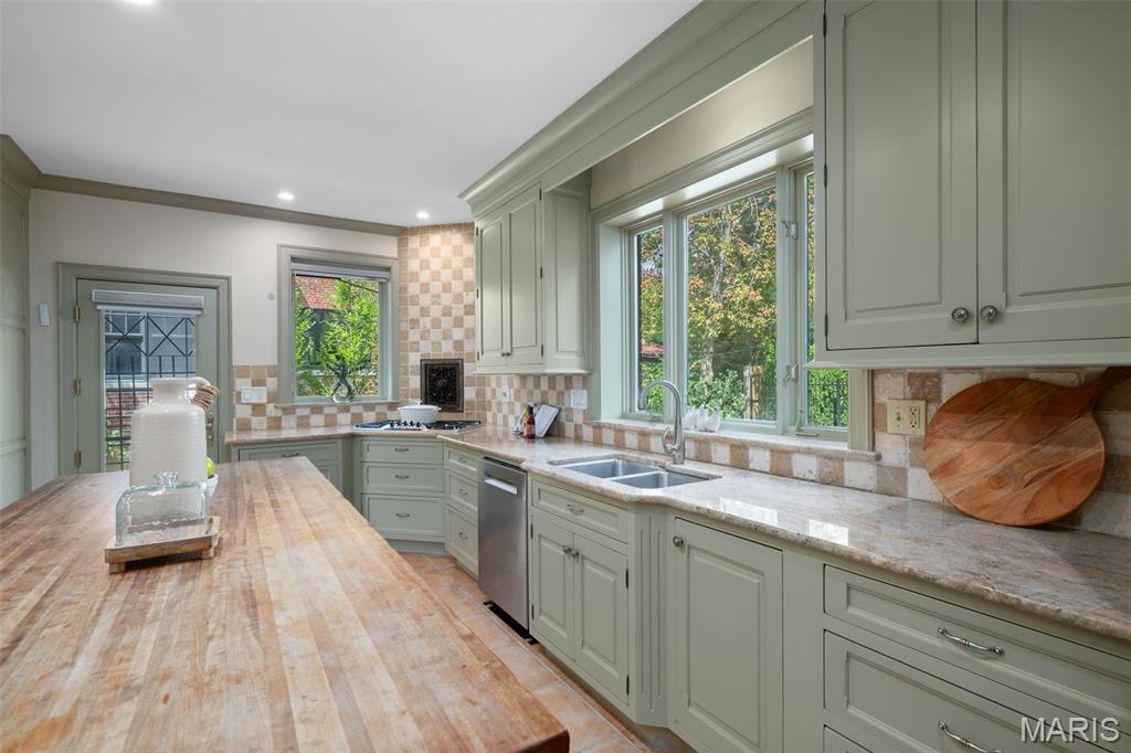 20 Ridgemoor Drive