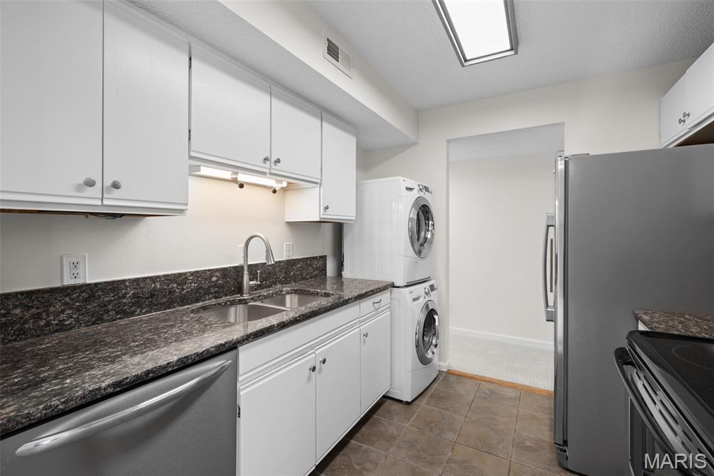 1441 Thrush Place