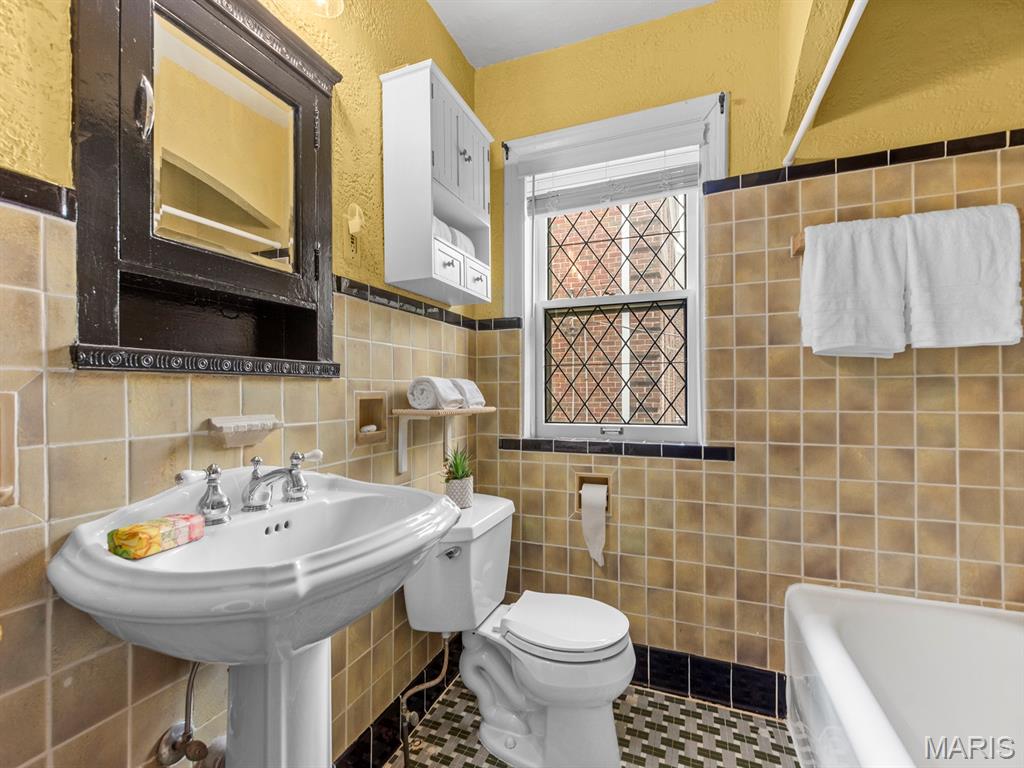 7398 Norwood Avenue Unit: 1E