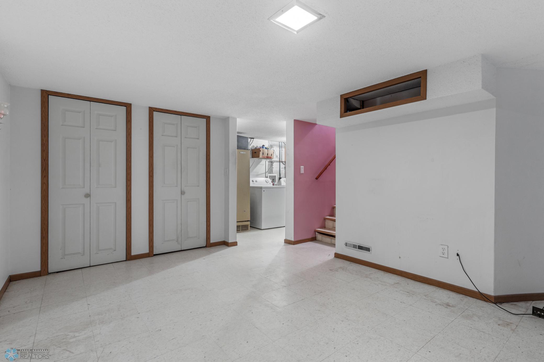 17 Eglon Avenue S