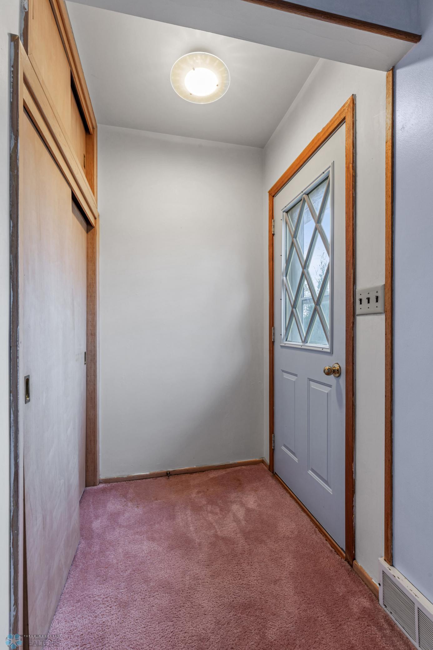 17 Eglon Avenue S