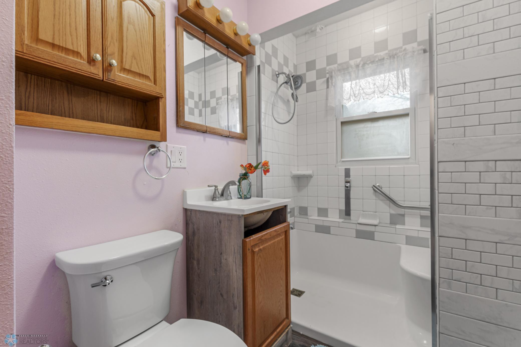 17 Eglon Avenue S