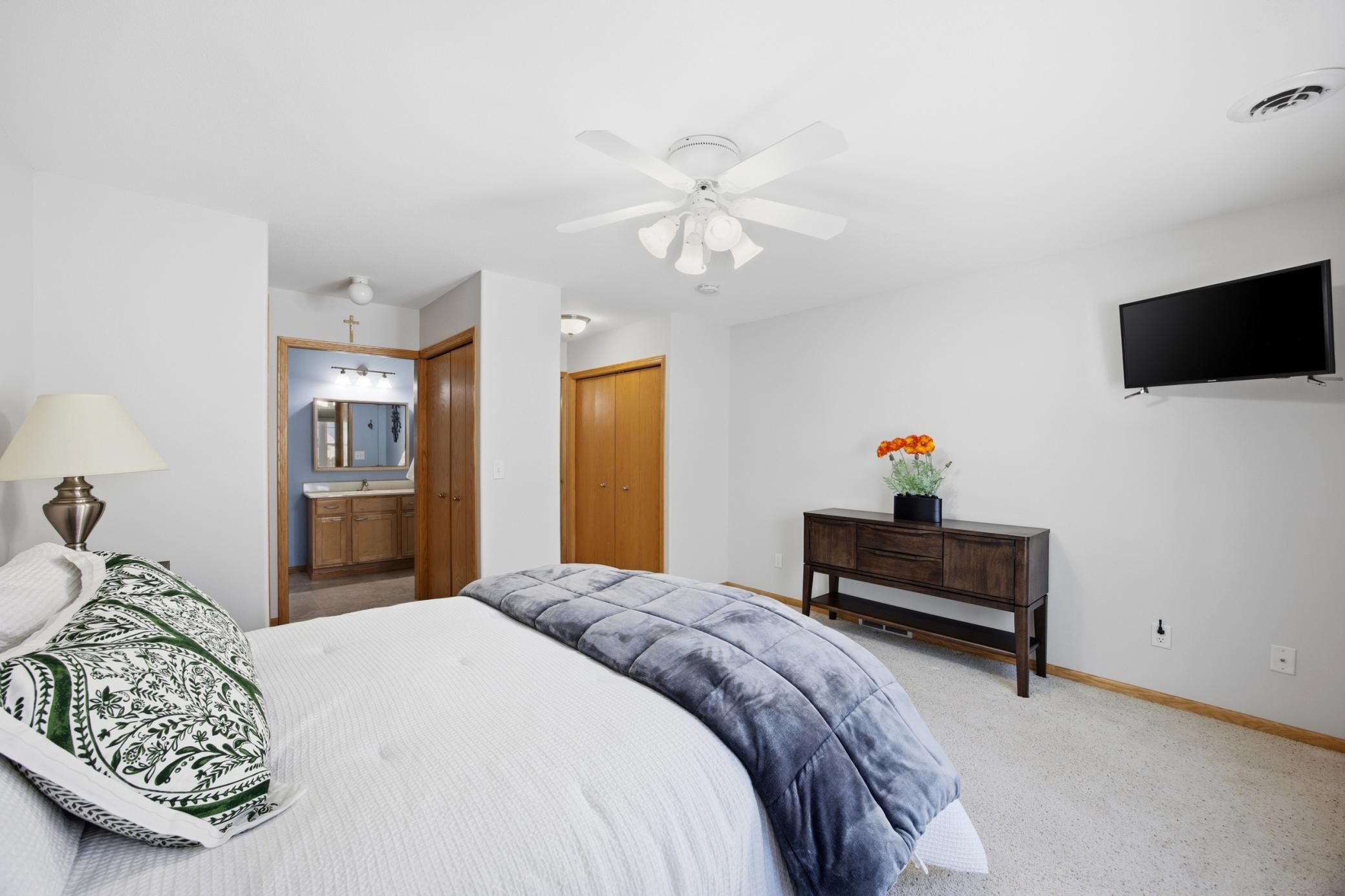 5323 University Drive S Unit: D