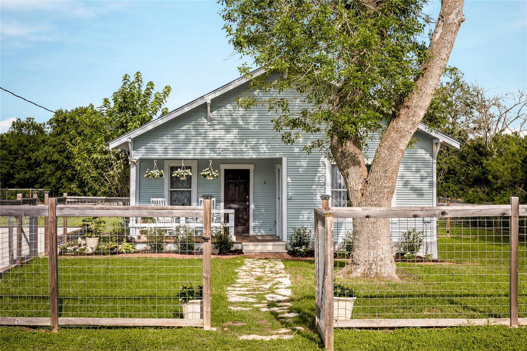372 Old Lockhart RD