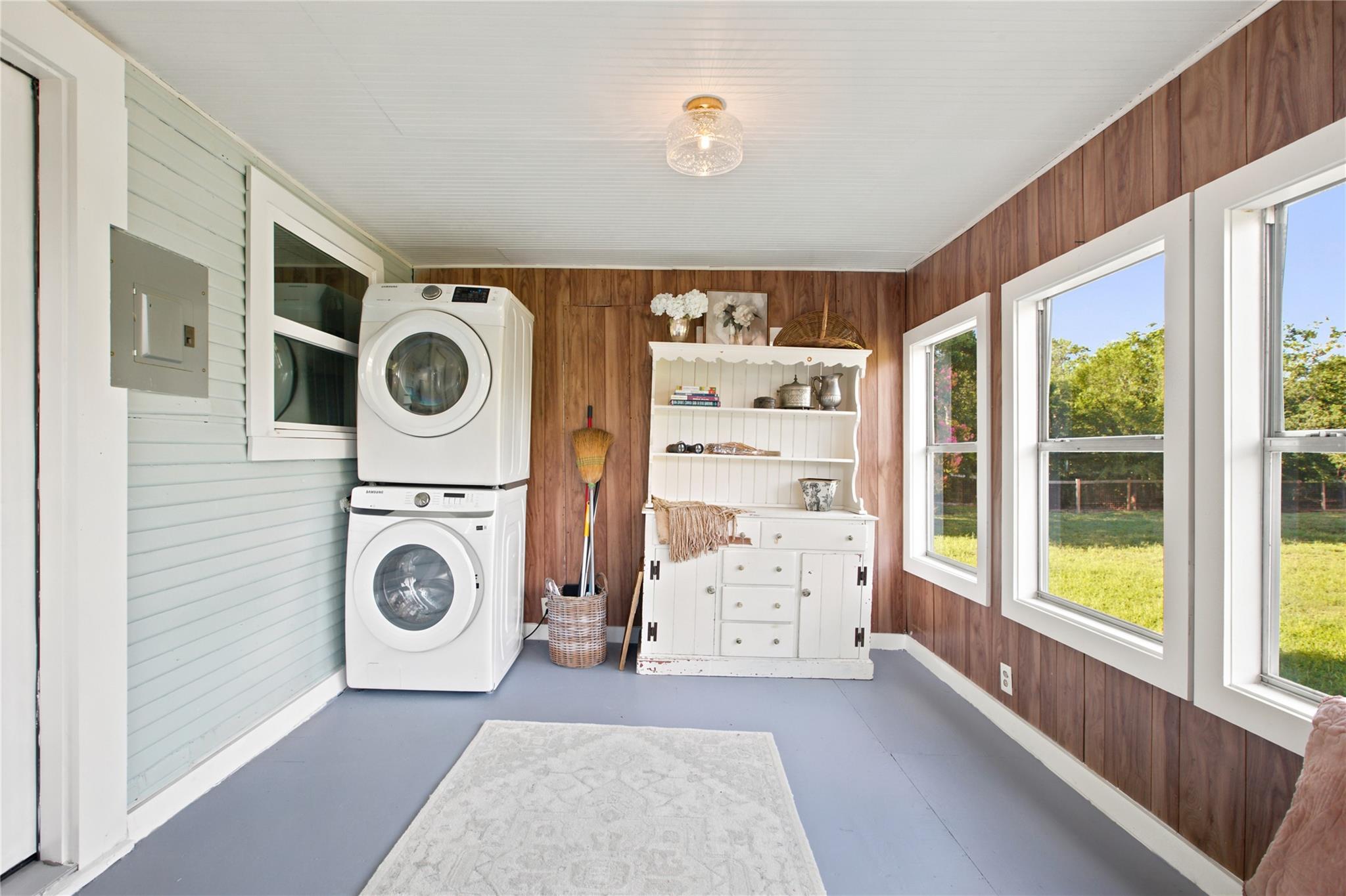 372 Old Lockhart RD