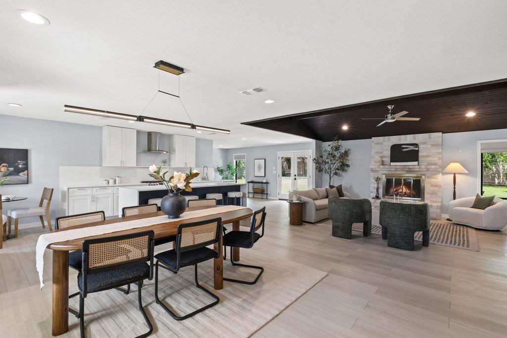 1609 Mesquite LN